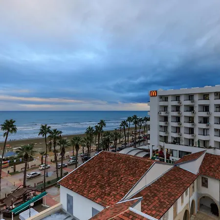 Nautica Luxe 라르나카