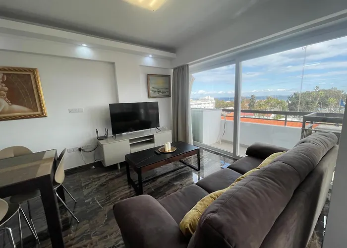 Apartment Nautica Luxe Larnaca