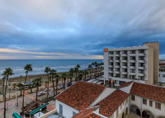 Nautica Luxe 라르나카