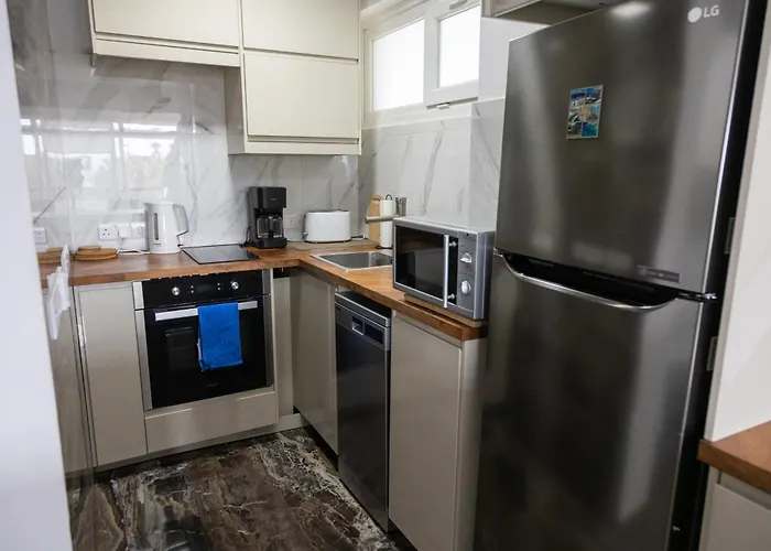 Nautica Luxe Апартаменти Ларнака